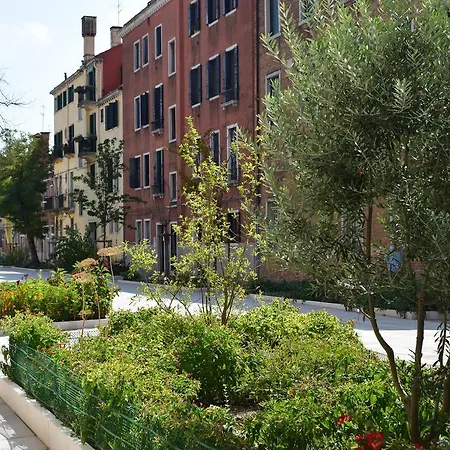 לינה וארוחת בוקר Il Veliero Romantico 2*